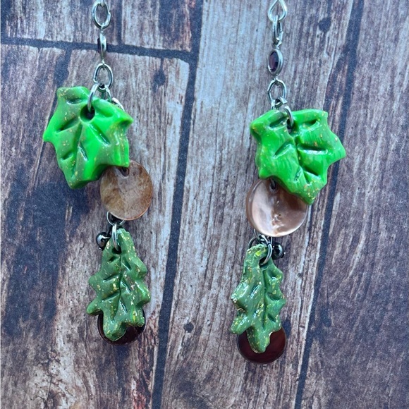 Leaf Dangle long Earrings Polymer Clay leaves & Natural sea shell - Picture 2 of 3